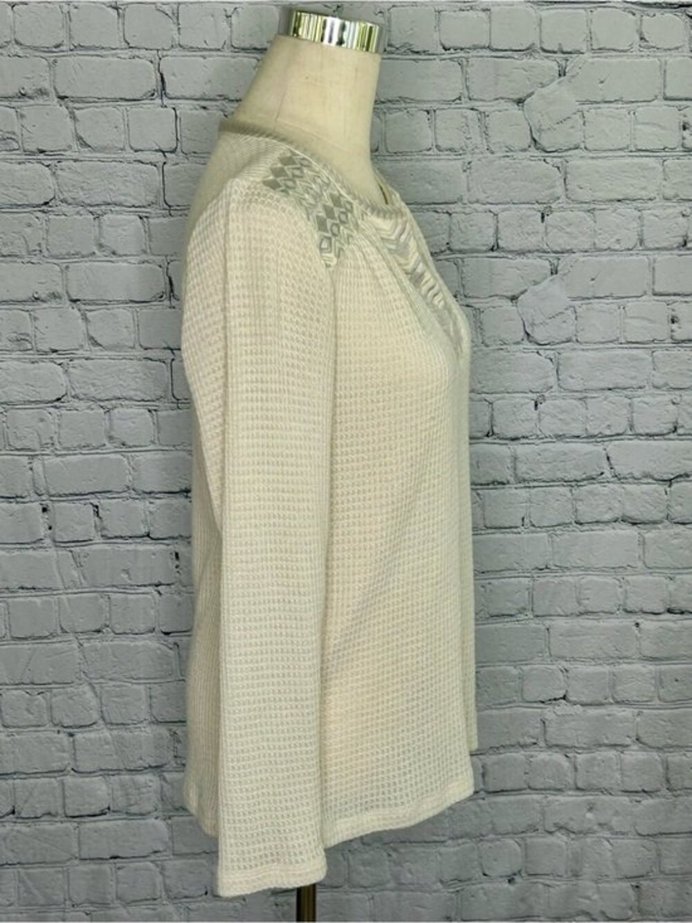 Casual Long Sleeve Top Cream Size M Women's Sweater — Like New - Picture 4 of 9